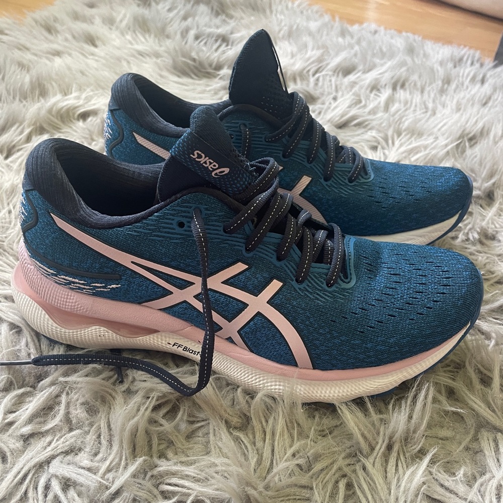 ASICS Gel-Nimbus 24 shoes